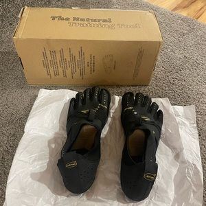 New Vibram Barefoot shoe five finger
